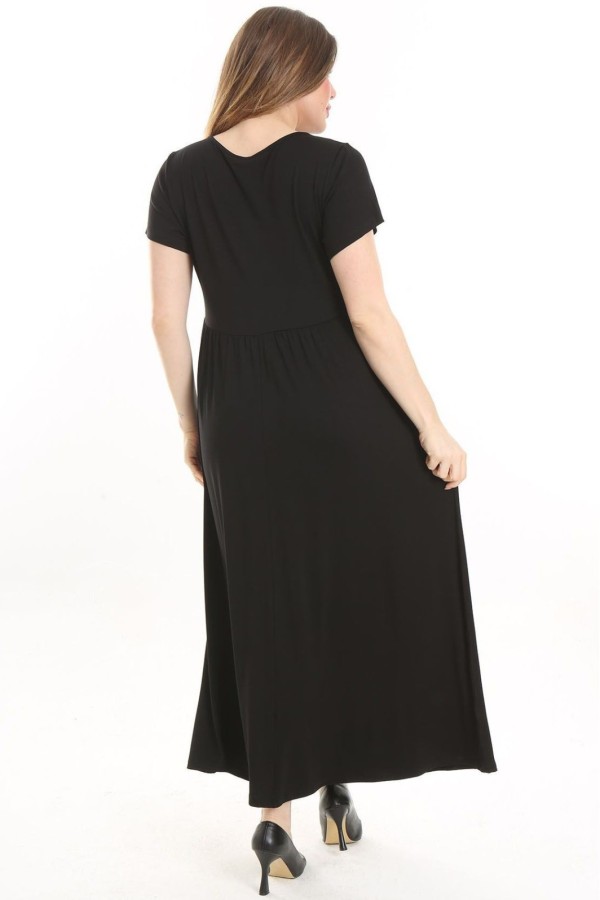 Ilga juoda suknelė apkūnioms