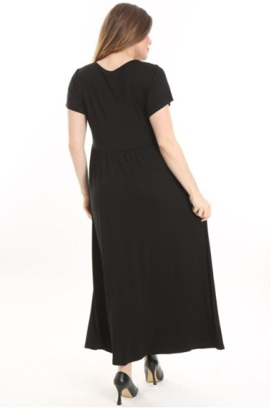 Ilga juoda suknelė apkūnioms