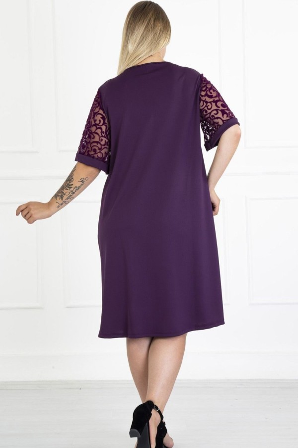 Violetinė laisvalaikio suknelė su nėrinių rankovėmis