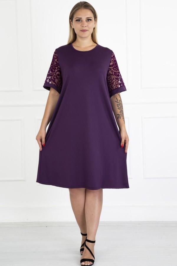 Violetinė laisvalaikio suknelė su nėrinių rankovėmis