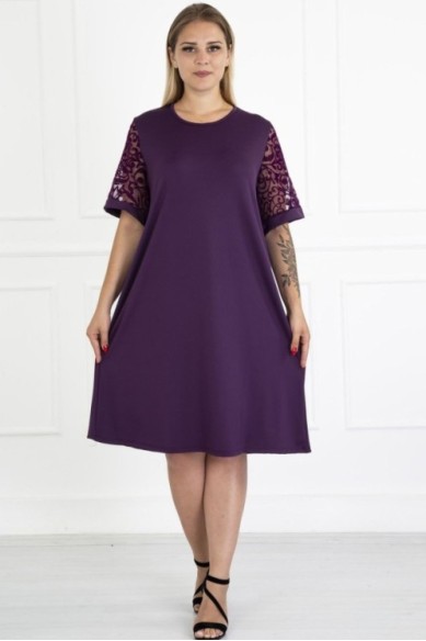 Violetinė laisvalaikio suknelė su nėrinių rankovėmis