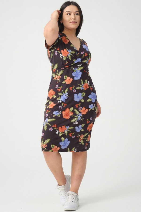 Raštuota suknelė su V formos iškirpte