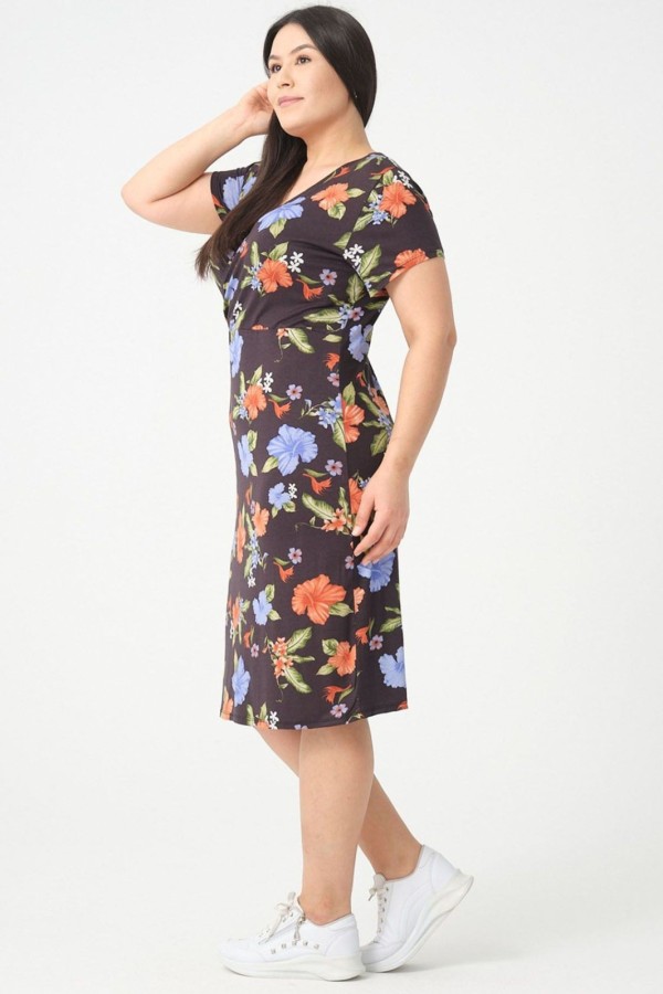 Raštuota suknelė su V formos iškirpte