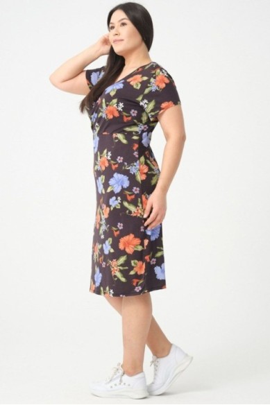 Raštuota suknelė su V formos iškirpte