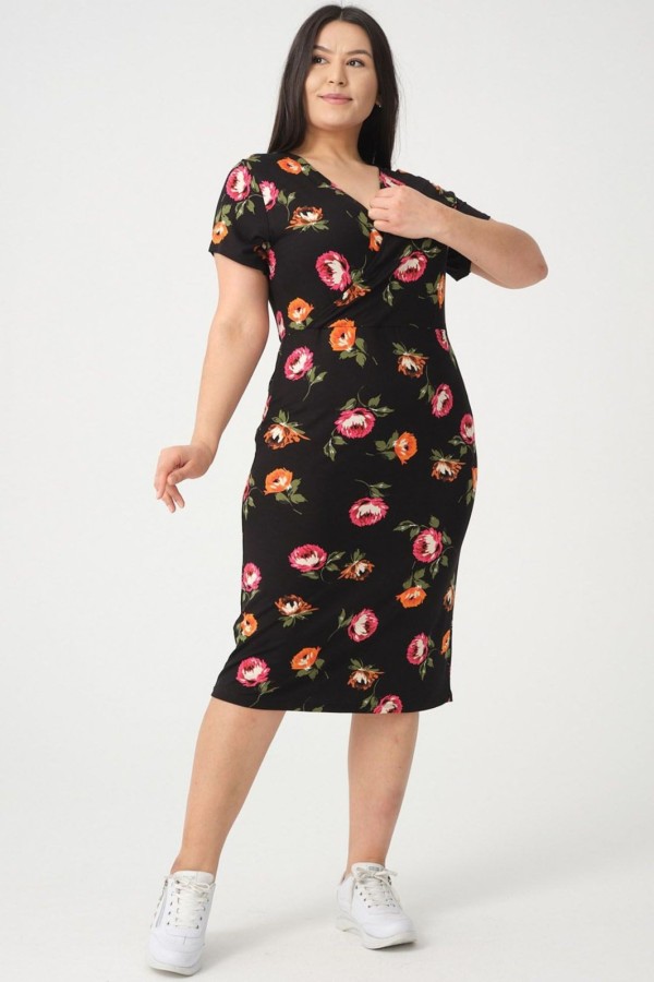 Juoda suknelė su gėlytėmis