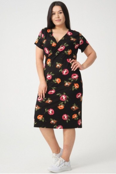 Juoda suknelė su gėlytėmis