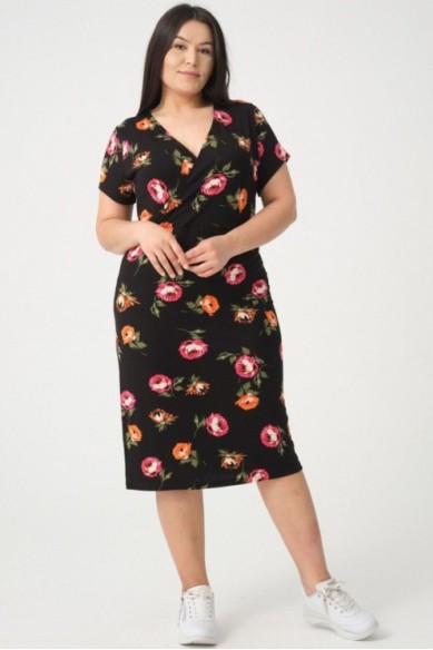 Juoda suknelė su gėlytėmis