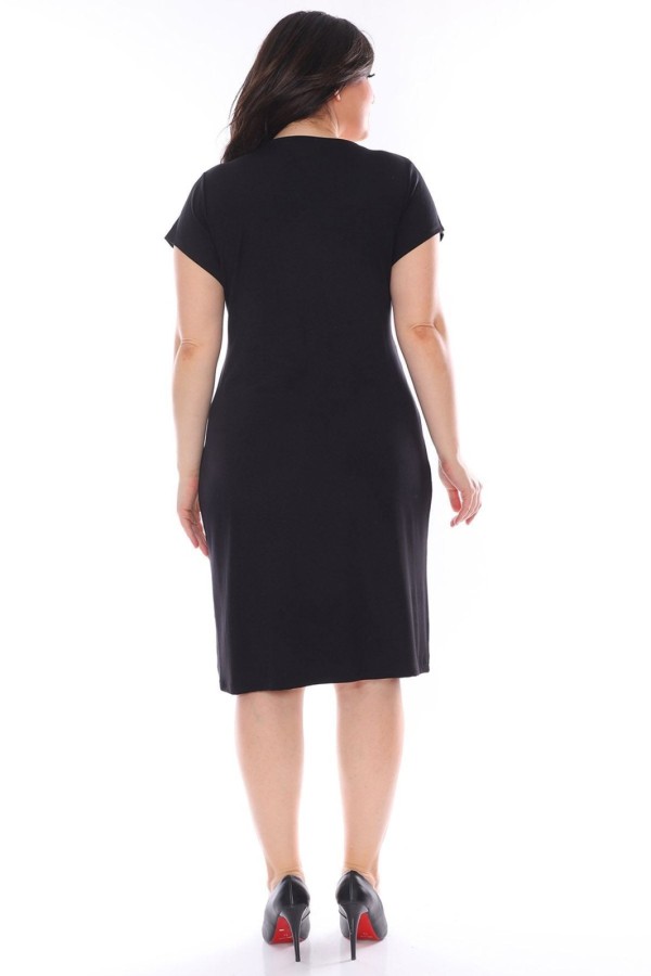 Klasikinė suknelė su voko formos iškirpte