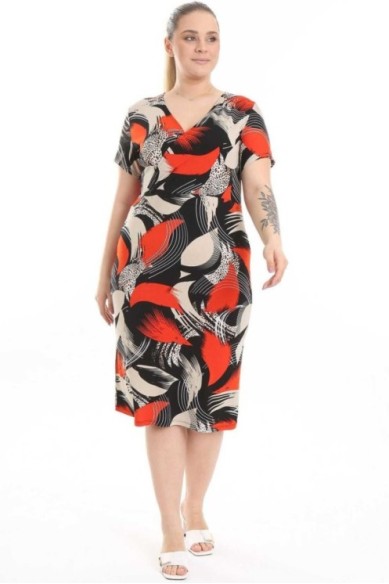 Raštuota suknelė su iškirpte