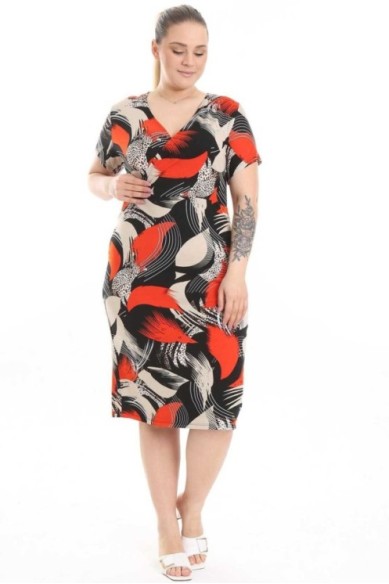 Raštuota suknelė su iškirpte