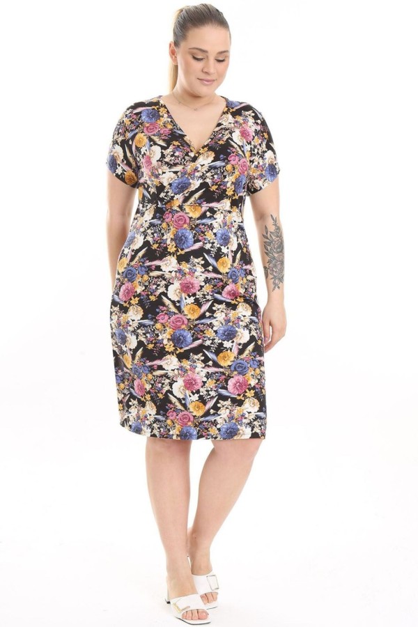 Klasikinio stiliaus suknelė su raštais