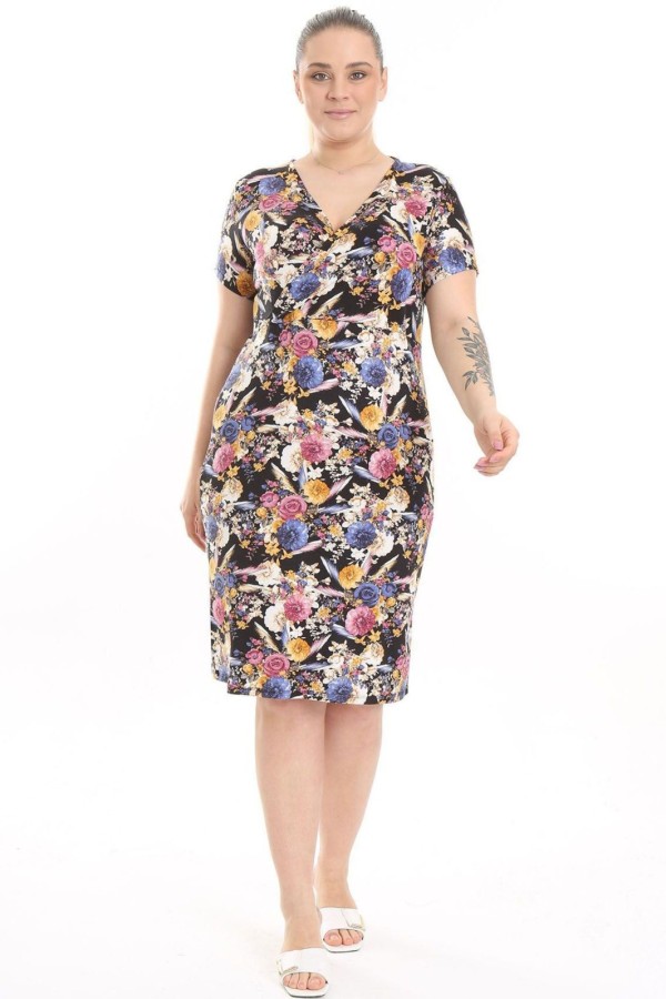 Klasikinio stiliaus suknelė su raštais