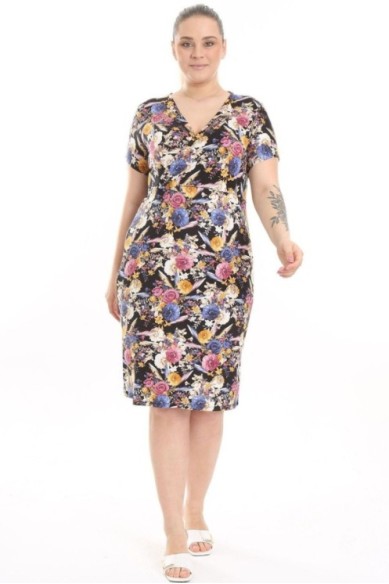 Klasikinio stiliaus suknelė su raštais