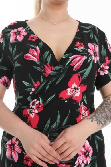 Gėlėta suknelė trumpomis rankovėmis