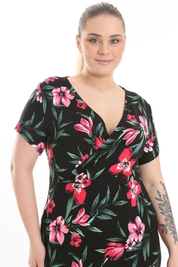 Gėlėta suknelė trumpomis rankovėmis