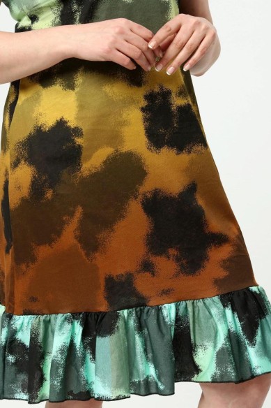 Įvairiaspalvė suknelė su raukiniais