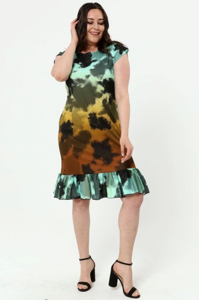 Įvairiaspalvė suknelė su raukiniais