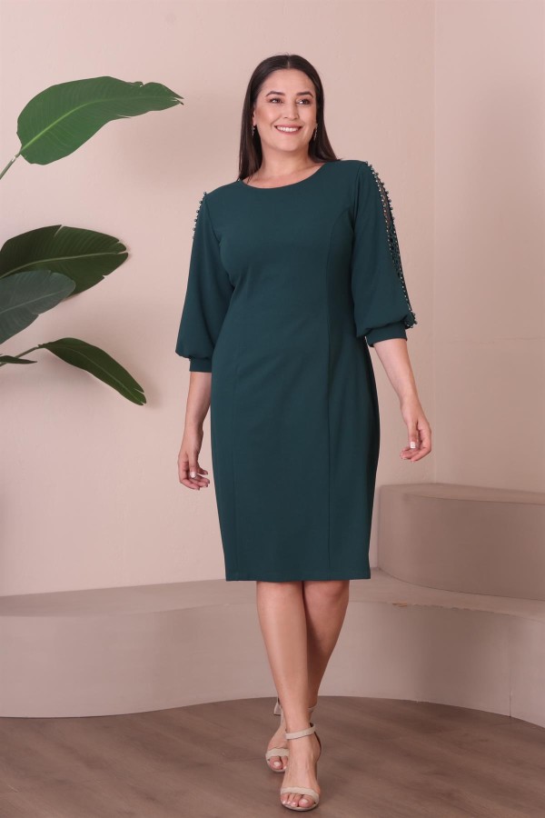 Suknelė su puošniomis rankovėmis