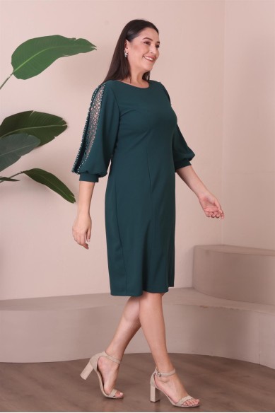 Suknelė su puošniomis rankovėmis