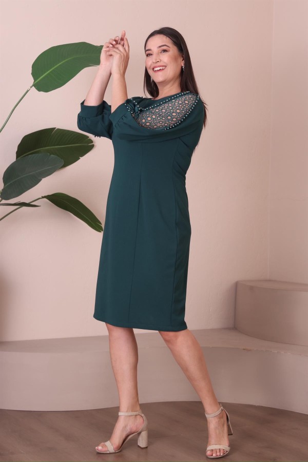 Suknelė su puošniomis rankovėmis