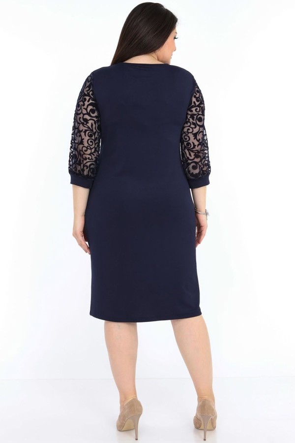 Tamsiai mėlyna suknelė su 3/4 rankovėmis