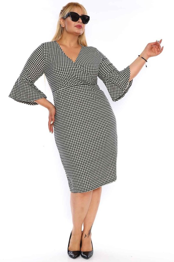 Suknelė su žasies kojelės raštu