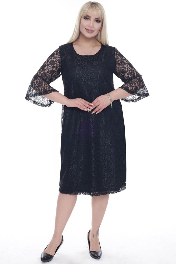 Juoda suknelė su nėriniais