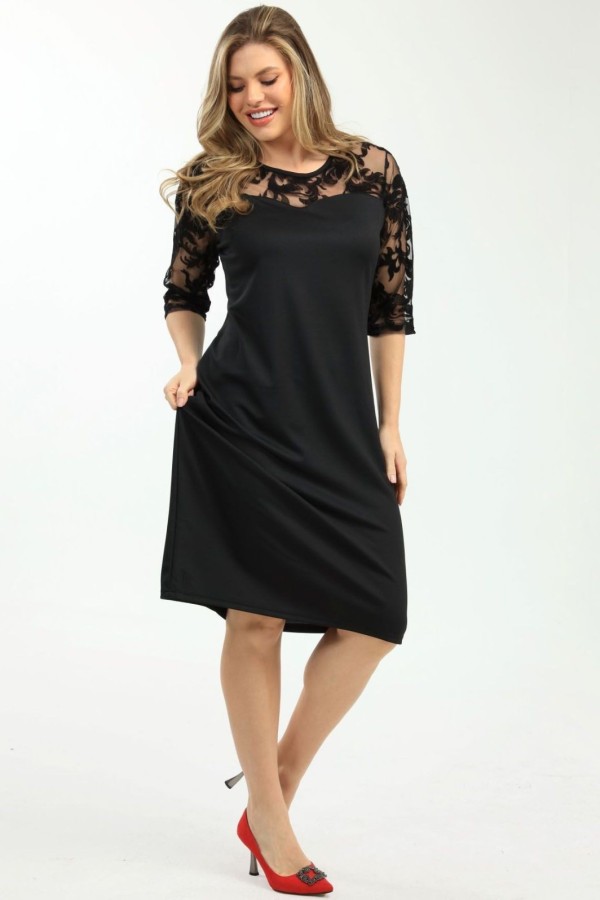 Juoda suknelė su nėriniais