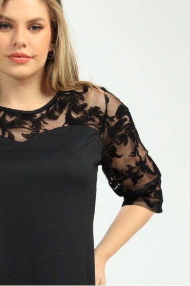 Juoda suknelė su nėriniais