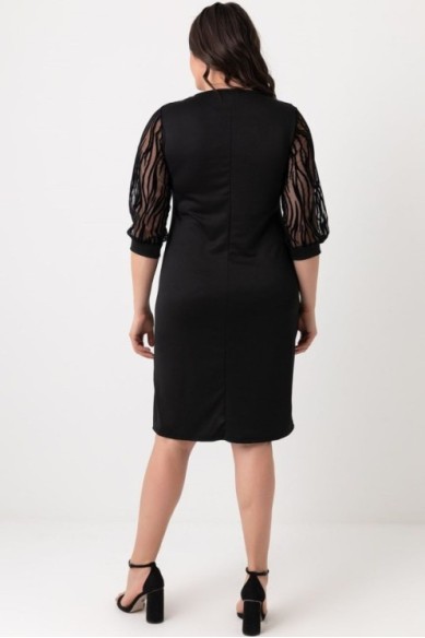 Juoda suknelė su nėriniais