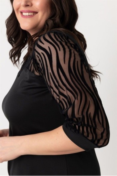 Juoda suknelė su nėriniais