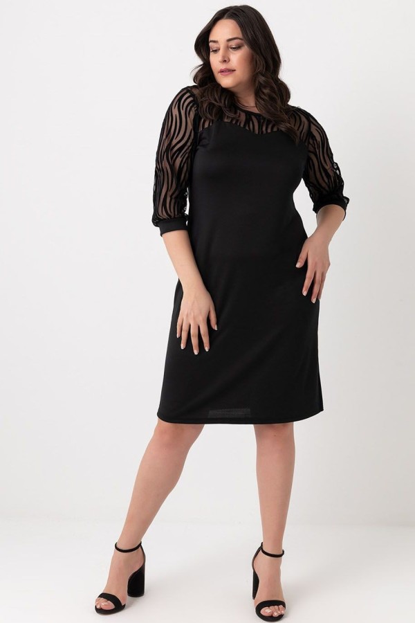 Juoda suknelė su nėriniais