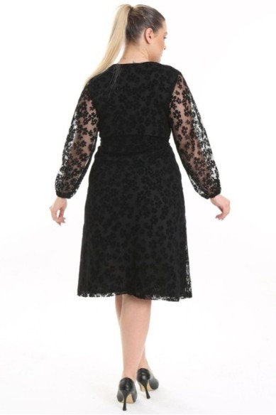 Suknelė su voko formos iškirpte