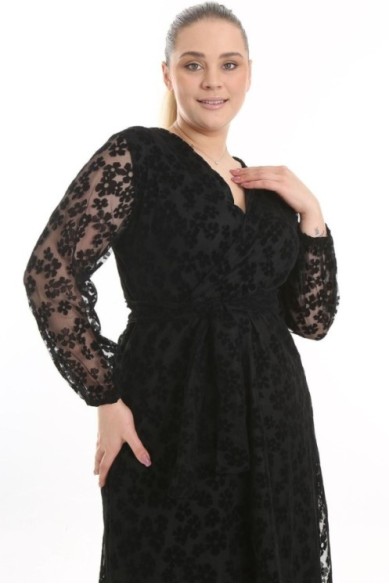 Suknelė su voko formos iškirpte