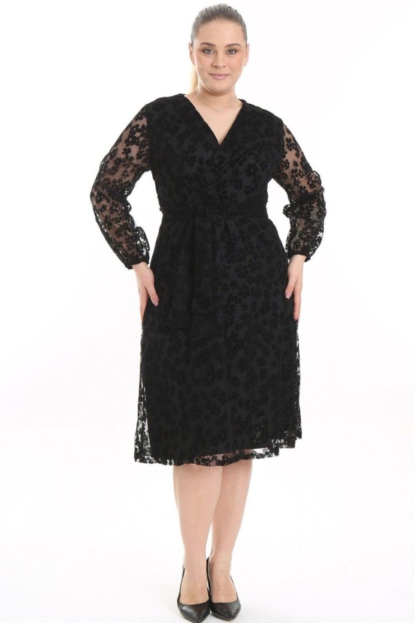 Suknelė su voko formos iškirpte