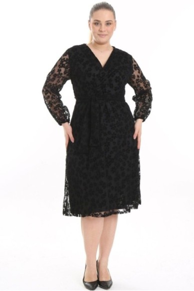 Suknelė su voko formos iškirpte