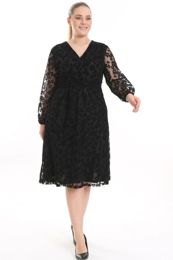 Suknelė su voko formos iškirpte