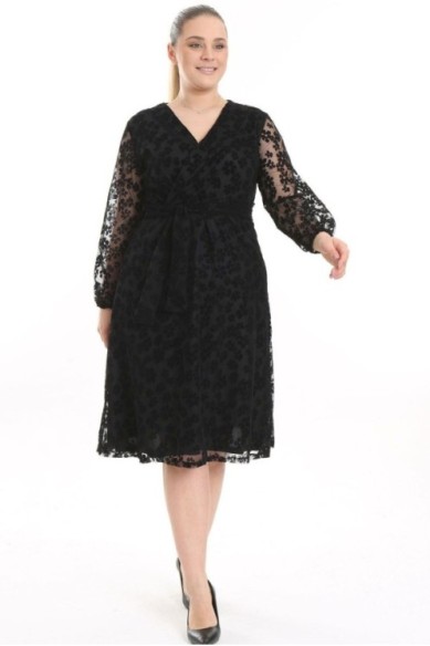 Suknelė su voko formos iškirpte