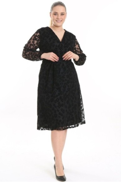 Suknelė su voko formos iškirpte