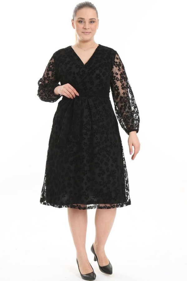 Suknelė su voko formos iškirpte