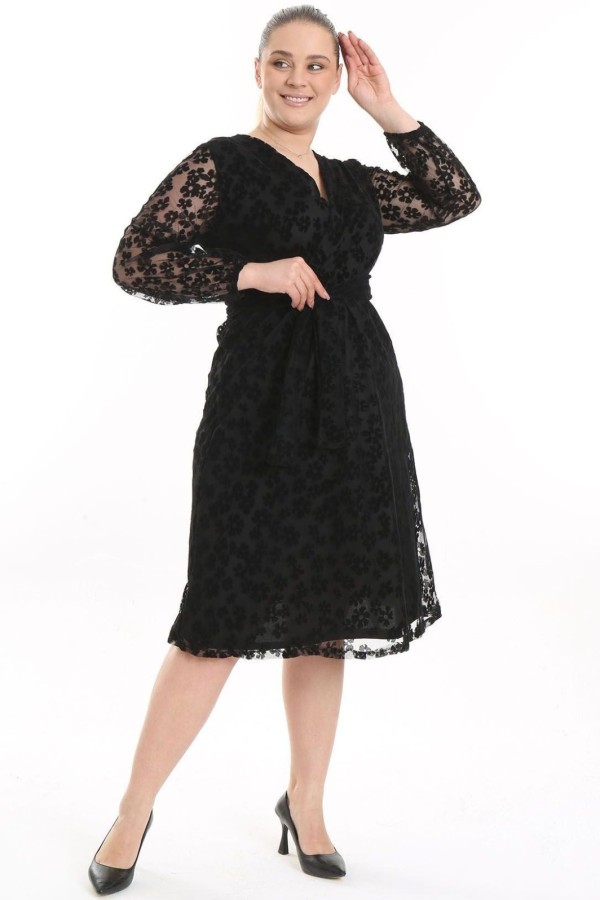 Suknelė su voko formos iškirpte