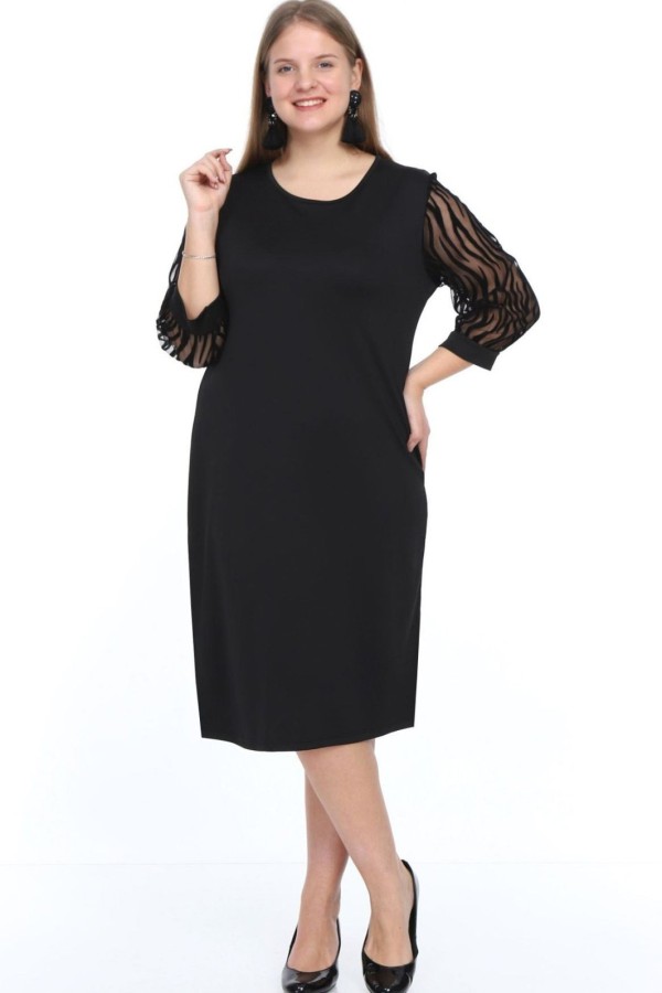 Juoda suknelė su 3/4 rankovėmis