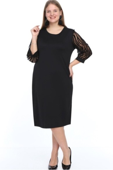 Juoda suknelė su 3/4 rankovėmis