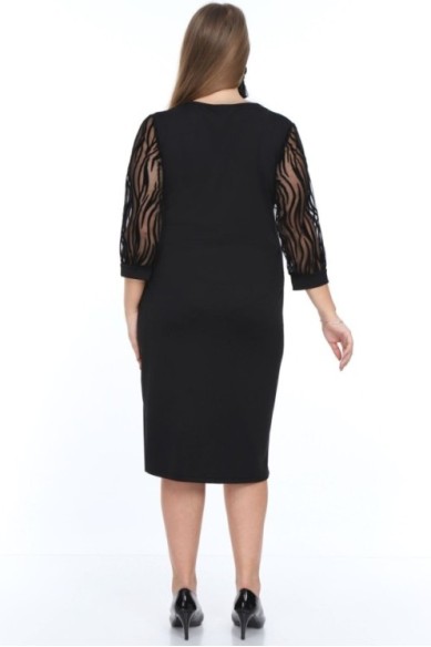 Juoda suknelė su 3/4 rankovėmis