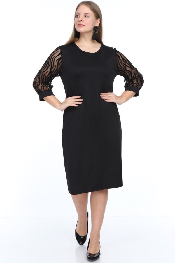 Juoda suknelė su 3/4 rankovėmis