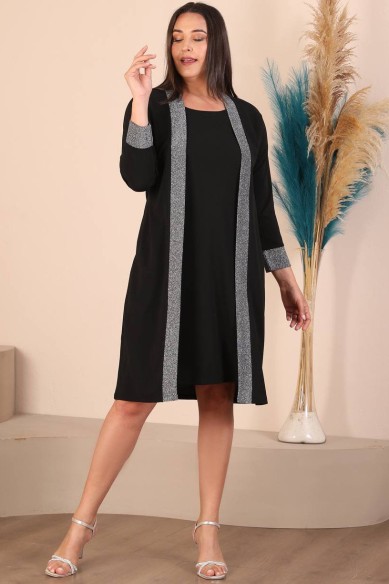 Juodos spalvos suknelė