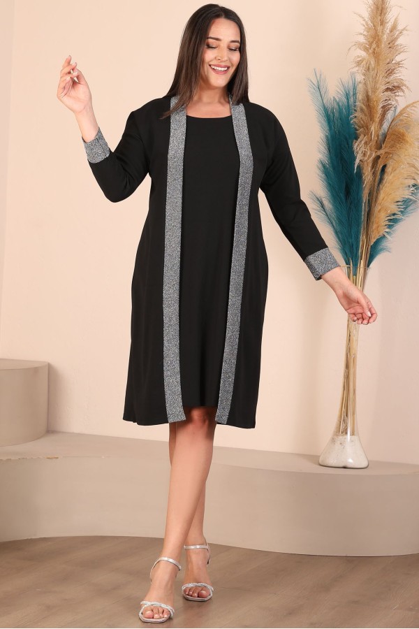 Juodos spalvos suknelė