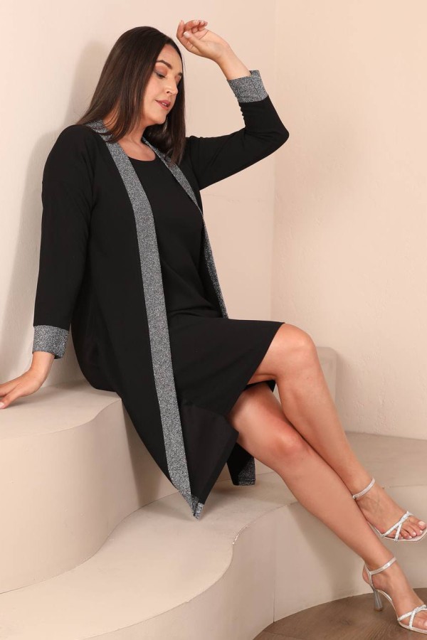 Juodos spalvos suknelė