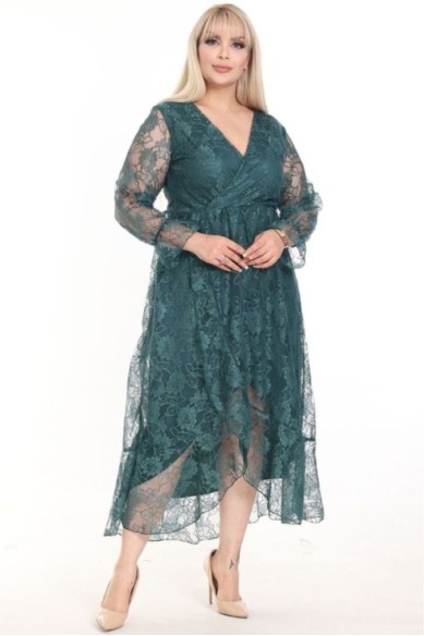 Ilga puošni suknelė su nėriniais