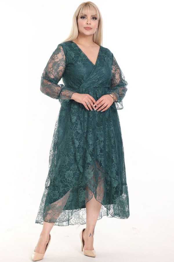 Ilga puošni suknelė su nėriniais